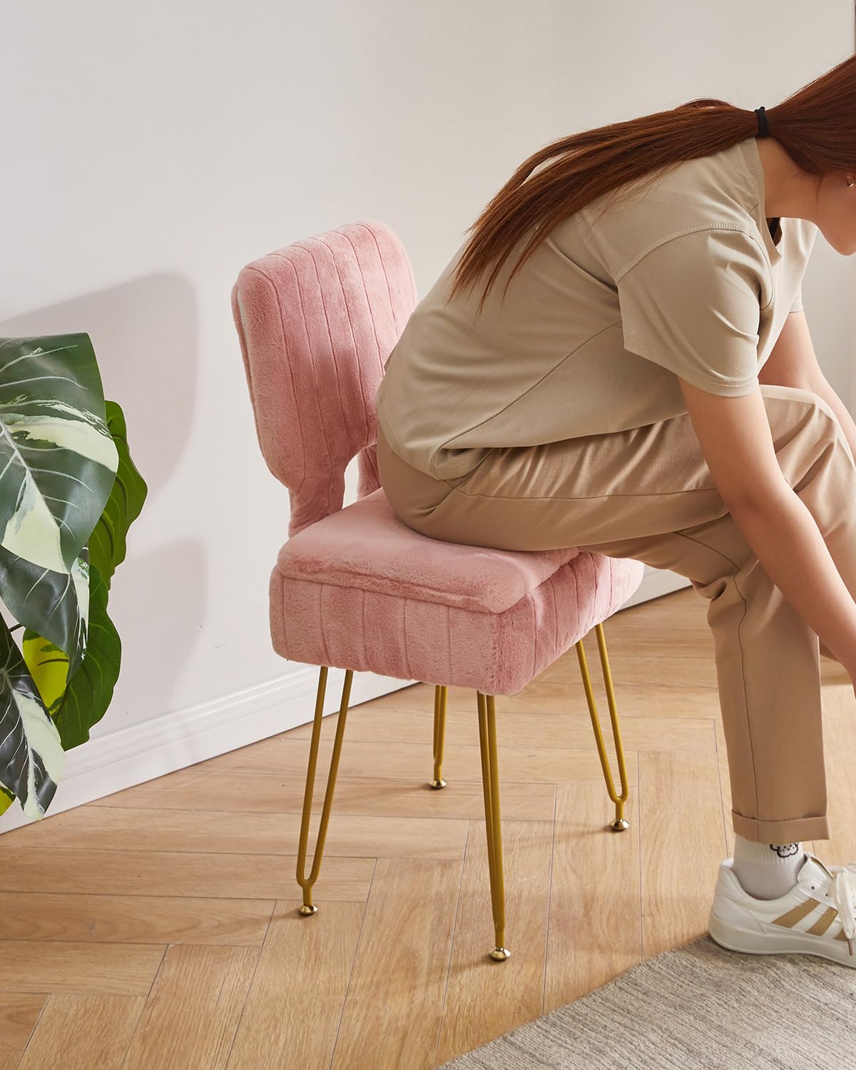 IBUYKE sedia da vanità rettangolare con stoccaggio, piccola sedia da trucco pieghevole, 42 * 31 * 72 cm, sgabello ottomano in velluto carino per il soggiorno, con piedi antiscivolo, rosa WBD030P