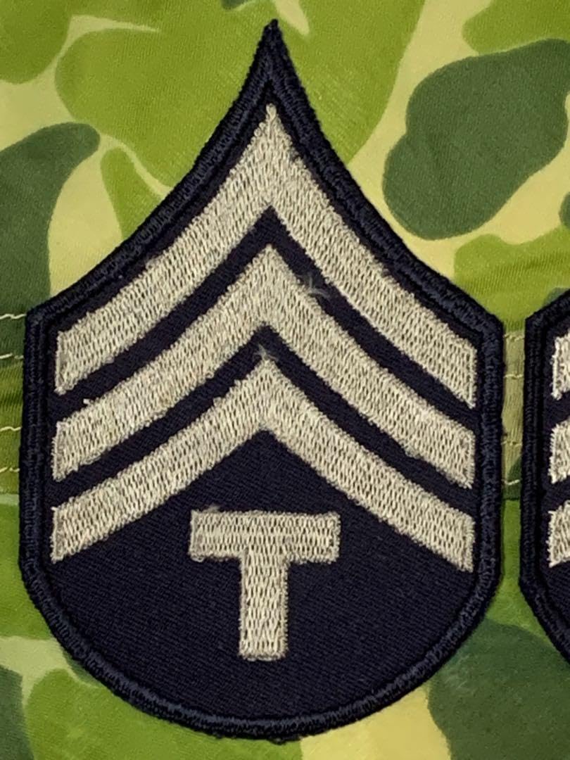 実物　朝鮮戦争　米軍　階級章　ヴィンテージ　シェブロン　軍曹　WW２　アメリカ軍 US ARMY シェブロン(階級章)/軍曹/カラー/カットエッジ/ペア(2枚