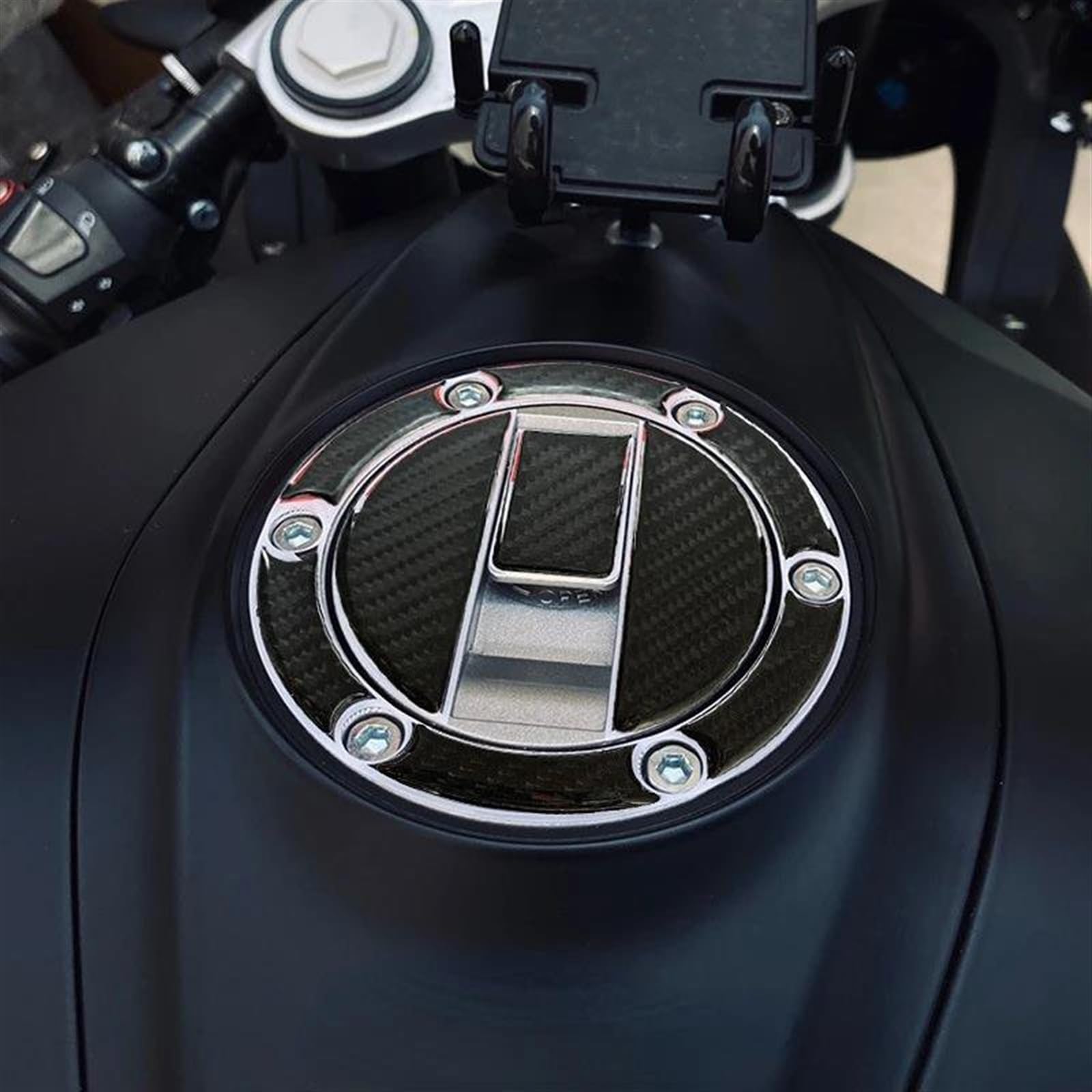 Decalcomanie Moto in Fibra di Carbonio Look Tappo del Serbatoio del Carburante Gas Copertura Pad Adesivo per Aprilia 750 900 GPR150 125 Triumph 800 675 Protezione del Cuscinetto del Serbatoio