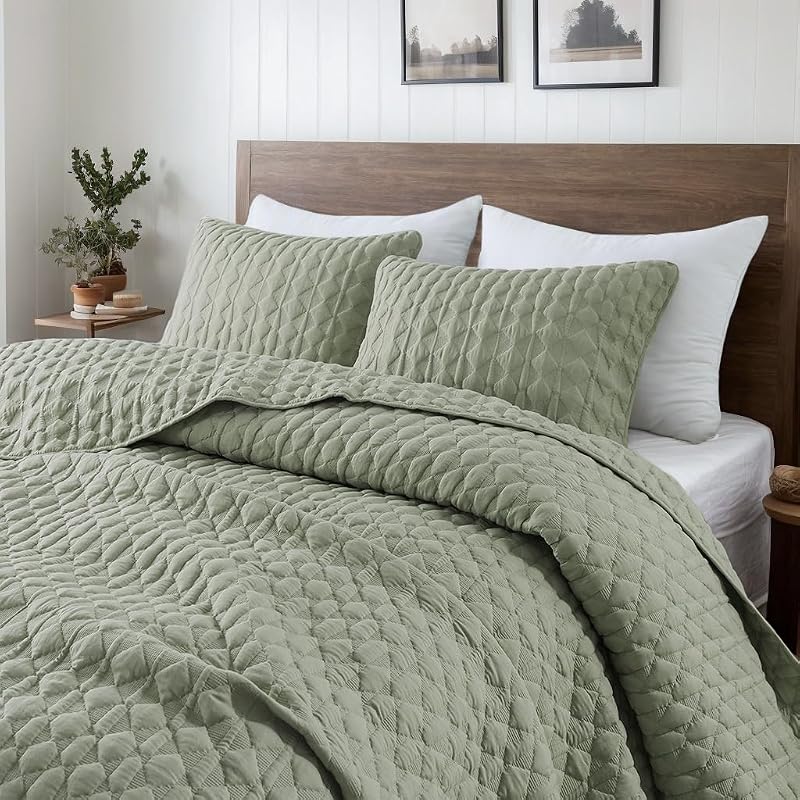 WDCOZY Juego de cama de gran tamaño California Cal King con 2 fundas de almohada, color verde salvia, ligero y suave, para todas las estaciones, primavera y verano, 3 piezas, 116 x 106 pulgadas