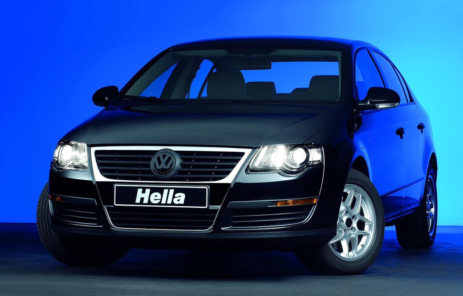 HELLA 1EL 247 014-831 Halogen Headlight Set, Left or Right, with bulbs