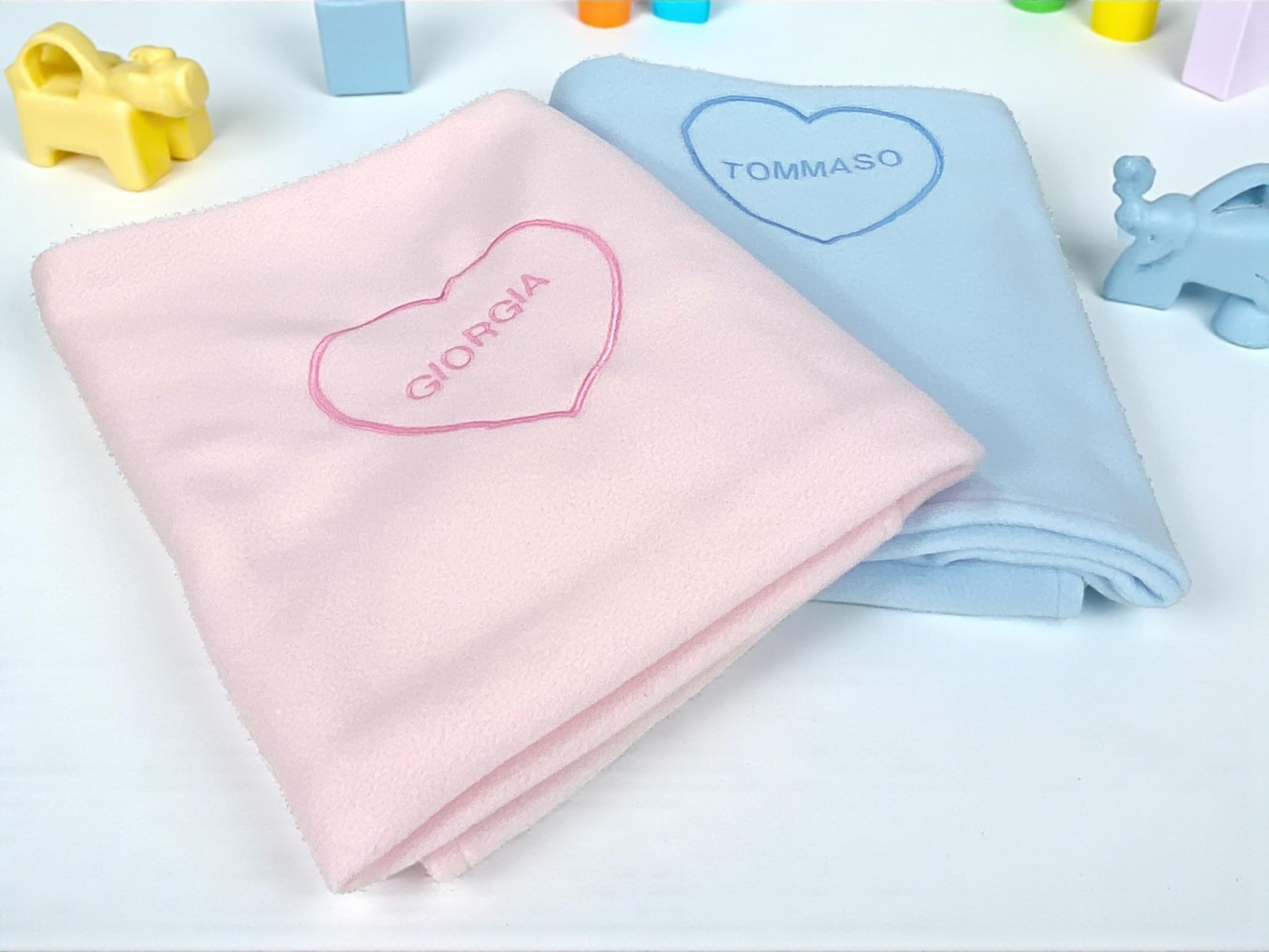 Tex family Manta polar personalizada con nombre – Corazón bordado – Niño y niña – Guardería cuna cuna recién nacido, suave Made in Italy – 140 x 100 cm, rosa