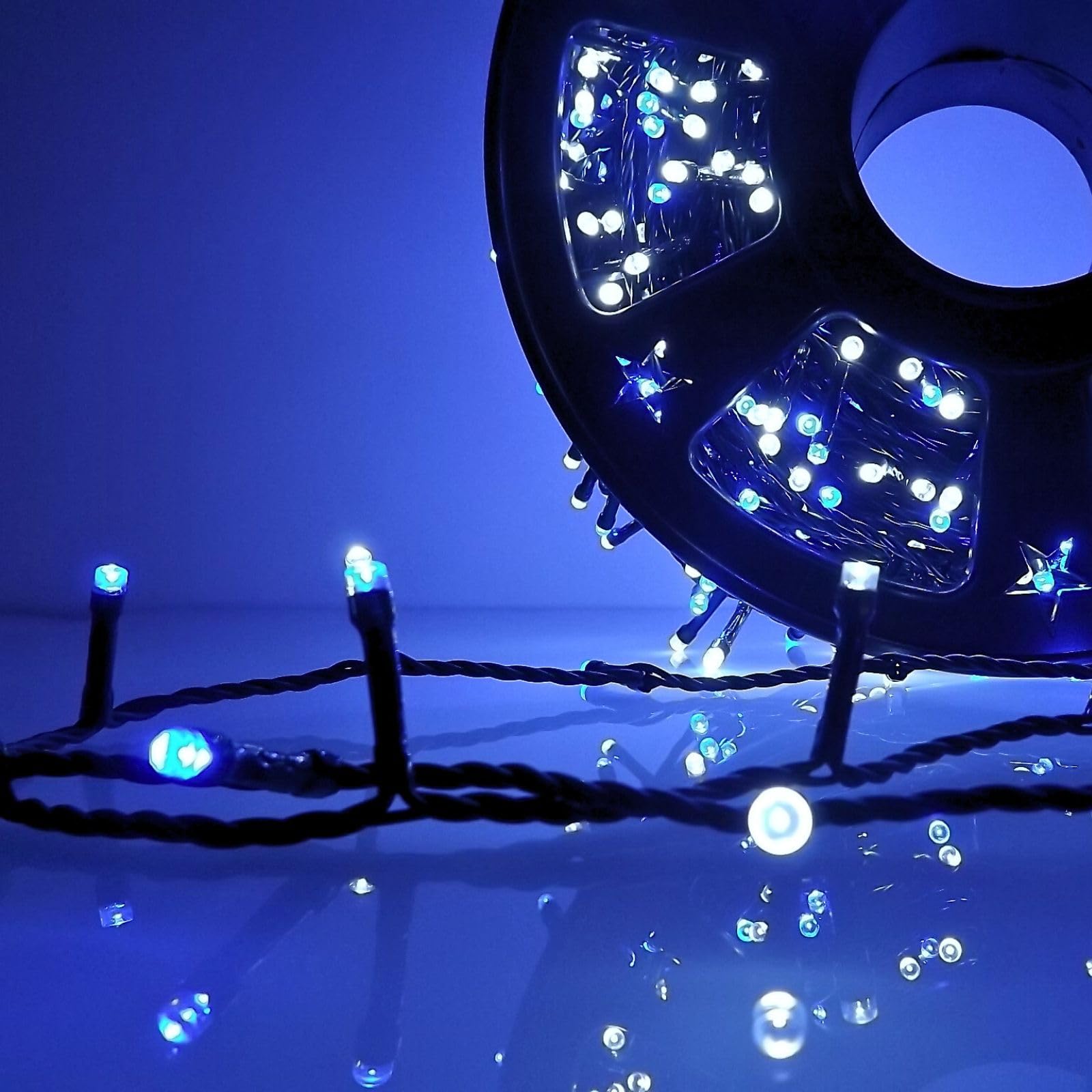 Luccika LED-Lichterkette, 8 Lichtspiele, Grünes Kabel, 31V, Innen- und Außenbereich (Kaltweiß + Blau, 50M 1000LED)
