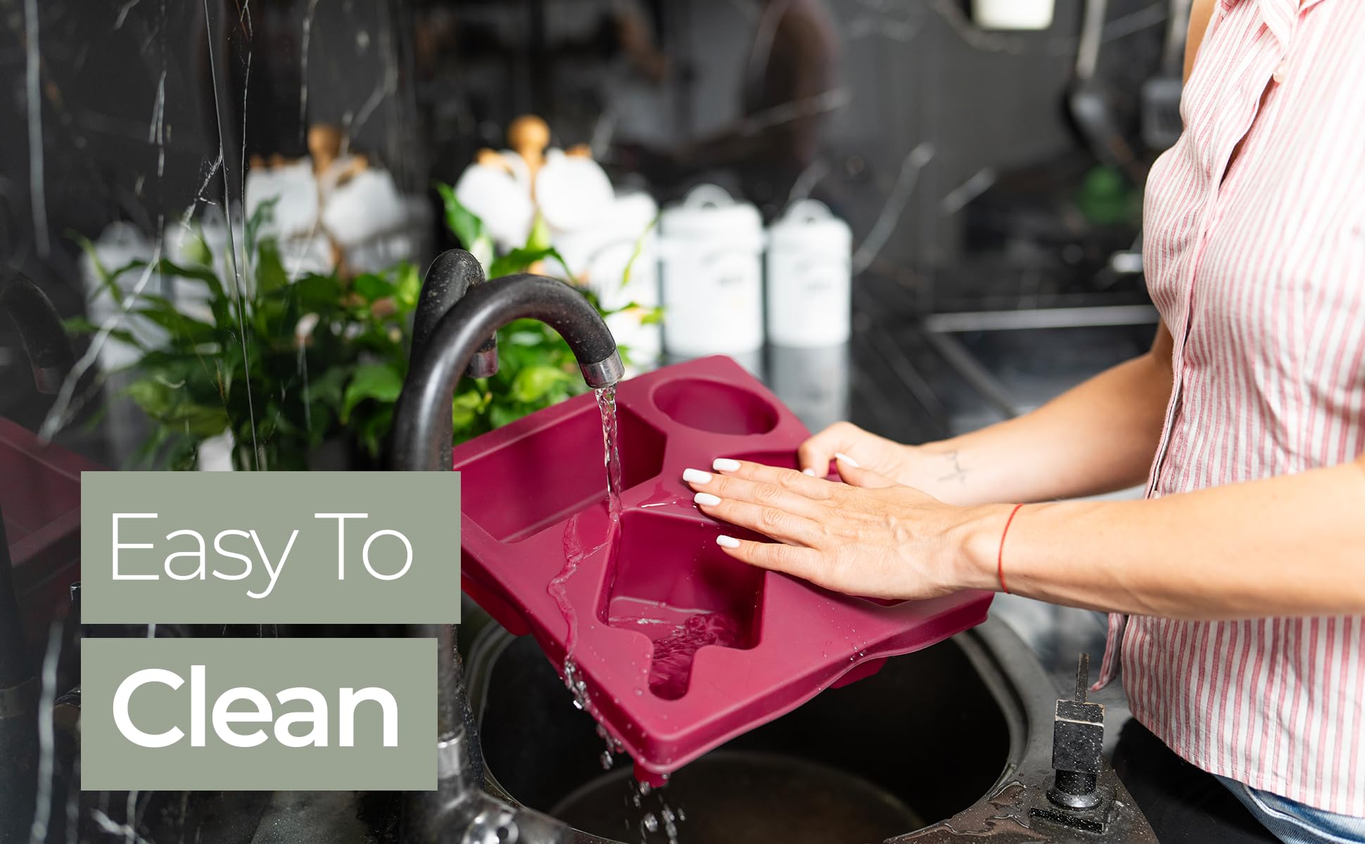 Bandeja para portavasos de sofá, versátil organizador de silicona de acacia con soporte ajustable para teléfono para cama, coche y sofá, soporte impermeable antiderrames para bebidas, aperitivos y