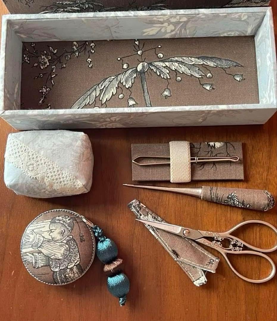 カルトナージュ裁縫箱(中)フタ有