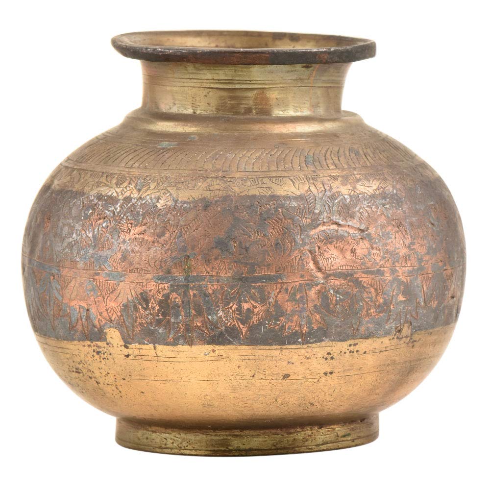 Pot à eau sacrée en laiton façonné main pour revivre la magie de l'Inde