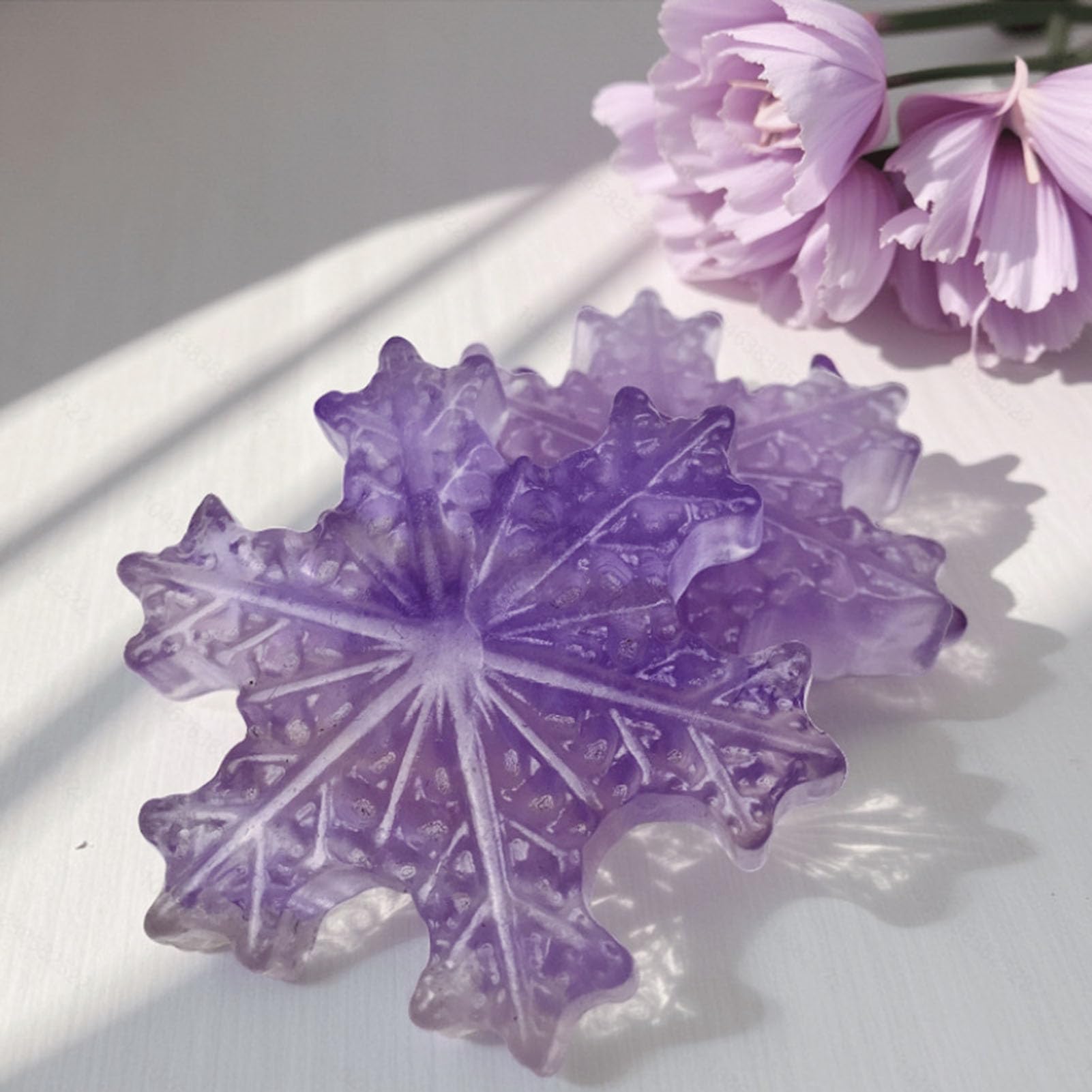 Copo de nieve tallado de cristal de fluorita púrpura natural 1 pieza