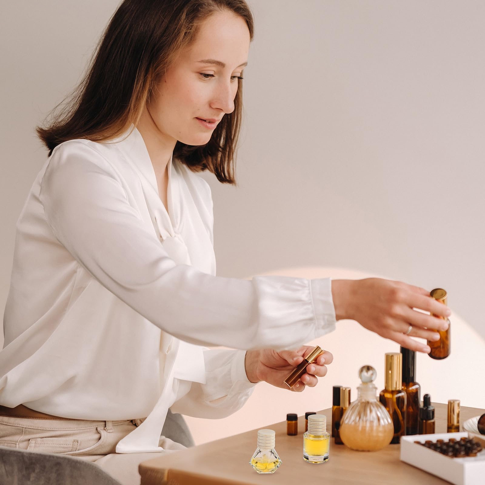 Dandat 80 unidades de 8 ml para colgar ambientador de coche difusor colgante botella vacía de vidrio transparente aromaterapia difusor de aire de aceite esencial para perfume regalo con tapas de