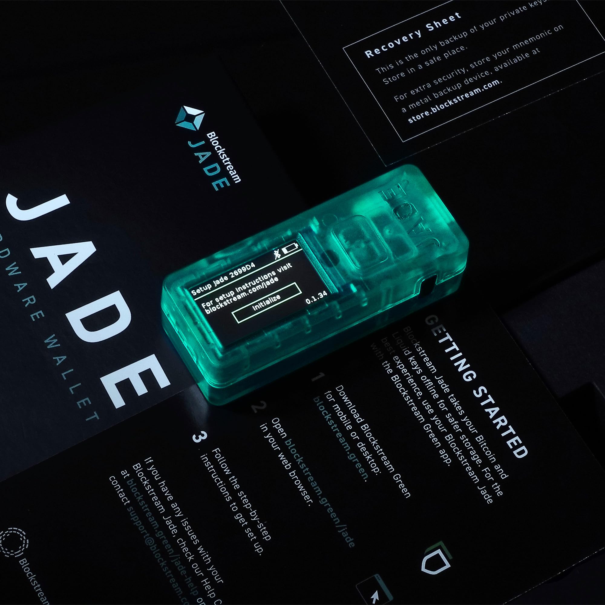 Crypto Set - Blockstream Jade - Bitcoin Hardware Wallet with Bitcoin User  Manual Safety Your Bitcoin Offline (Green) : Amazon.com.be: Electronics