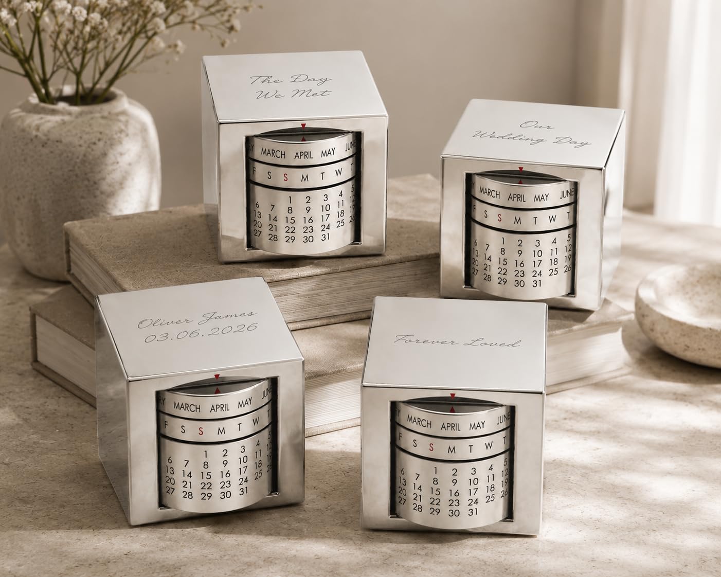 BAG&BONES Calendario perpetuo da tavolo, accessorio da scrivania personalizzato inciso, scultura minimale per la casa, per mensole, console o ufficio, regalo premuroso
