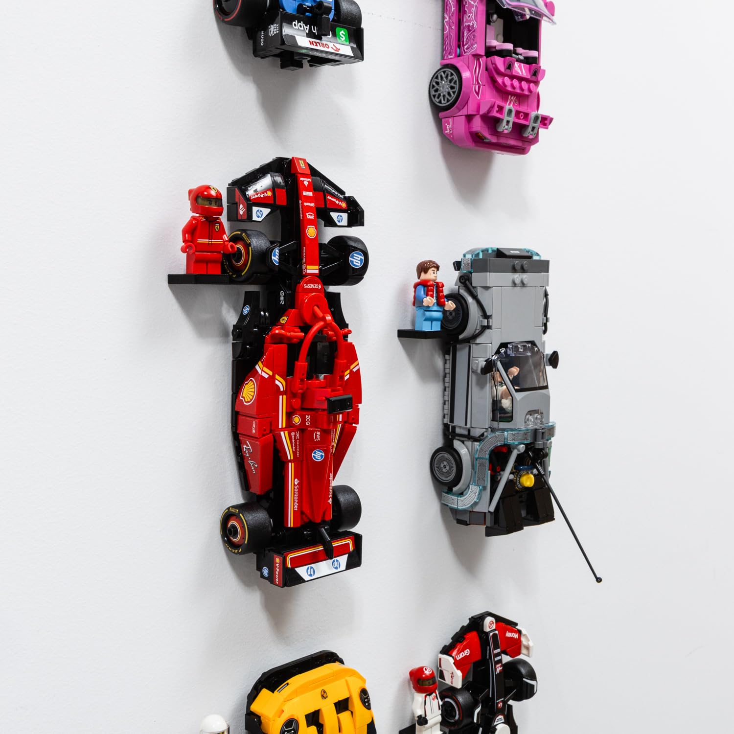 Lot de 10 crochets muraux compatibles avec les voitures Lego Speed Champions avec supports de présentation pour conducteur – Fabriqué au Royaume-Uni, matériel inclus – Ensembles non inclus