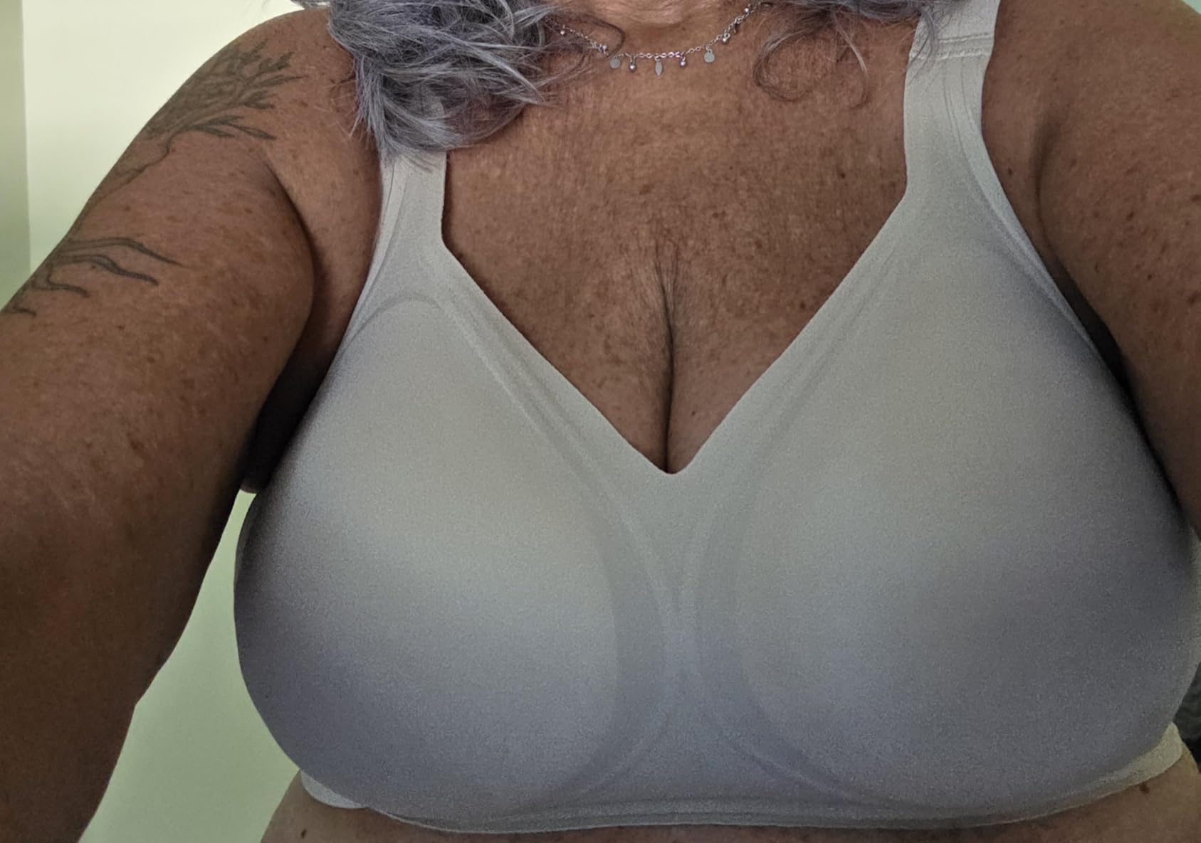 Customer wearing Shapeey bra 4