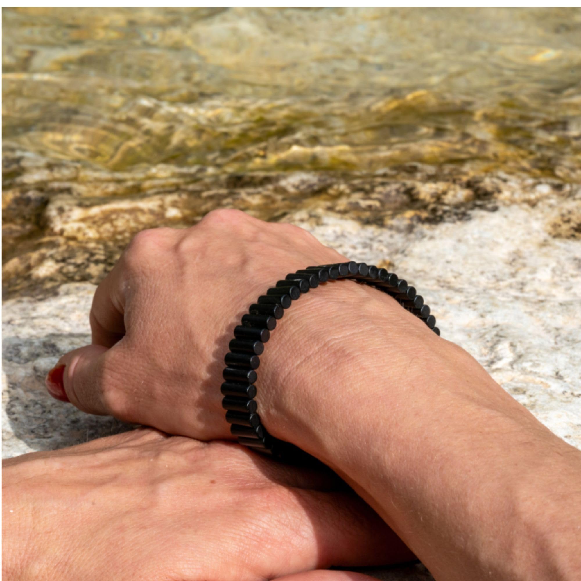 Bracelet Magnétique - Soulagement Naturel des Douleurs de la Main à l’Épaule - Améliore la Circulation Sanguine et Apaise les Fourmillements - Ajustable et Efficace