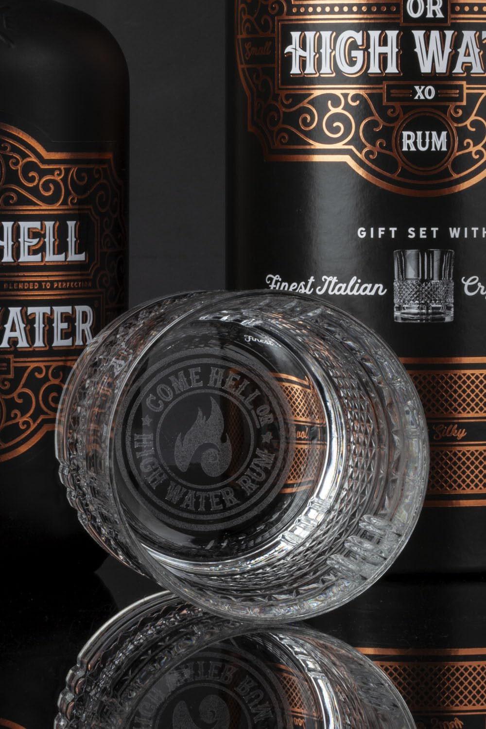 Come Hell or High Water XO Rum – 15 Jahre alter Premium Dark Rum im Geschenkset inklusive Kristallglas – 70 cl, 40% Vol. – Pur oder „On the Rocks“ genießen – Premium-Alkohol für anspruchsvolle Genieß