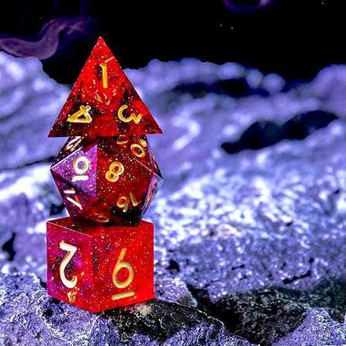 Vista 14 de DND - Juego de dados hechos a mano, 7 accesorios, dados de borde afilado para juegos TTRPG de Calabozos y Dragones, RPG multicara de resina Negro