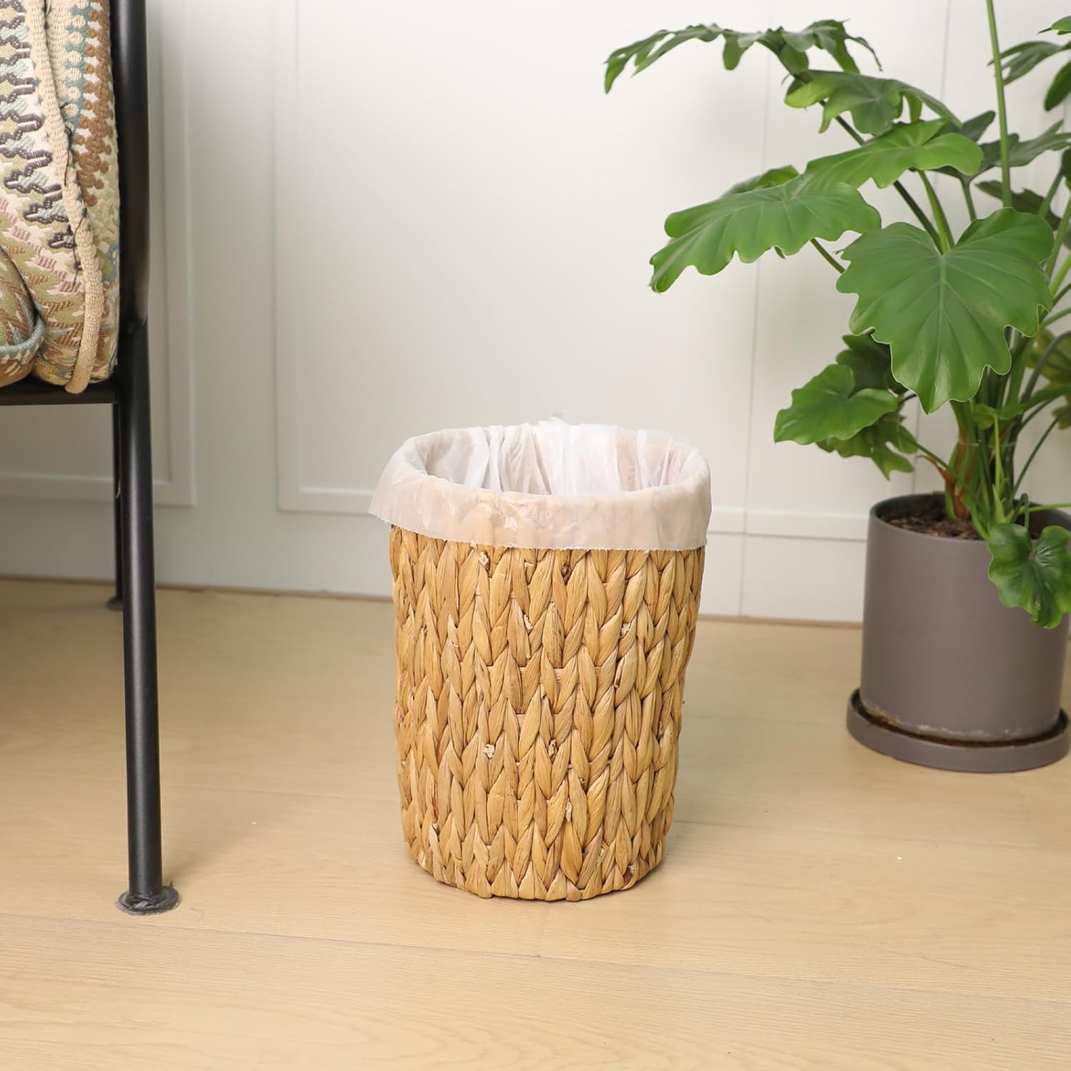 Qianyu Wicker Waste Basket Small Bathroom Trash Cans Handwoven Water Hyacinth Garbage Can Decorative Boho Trash Can for Bedroom Office Living Room Kitchen