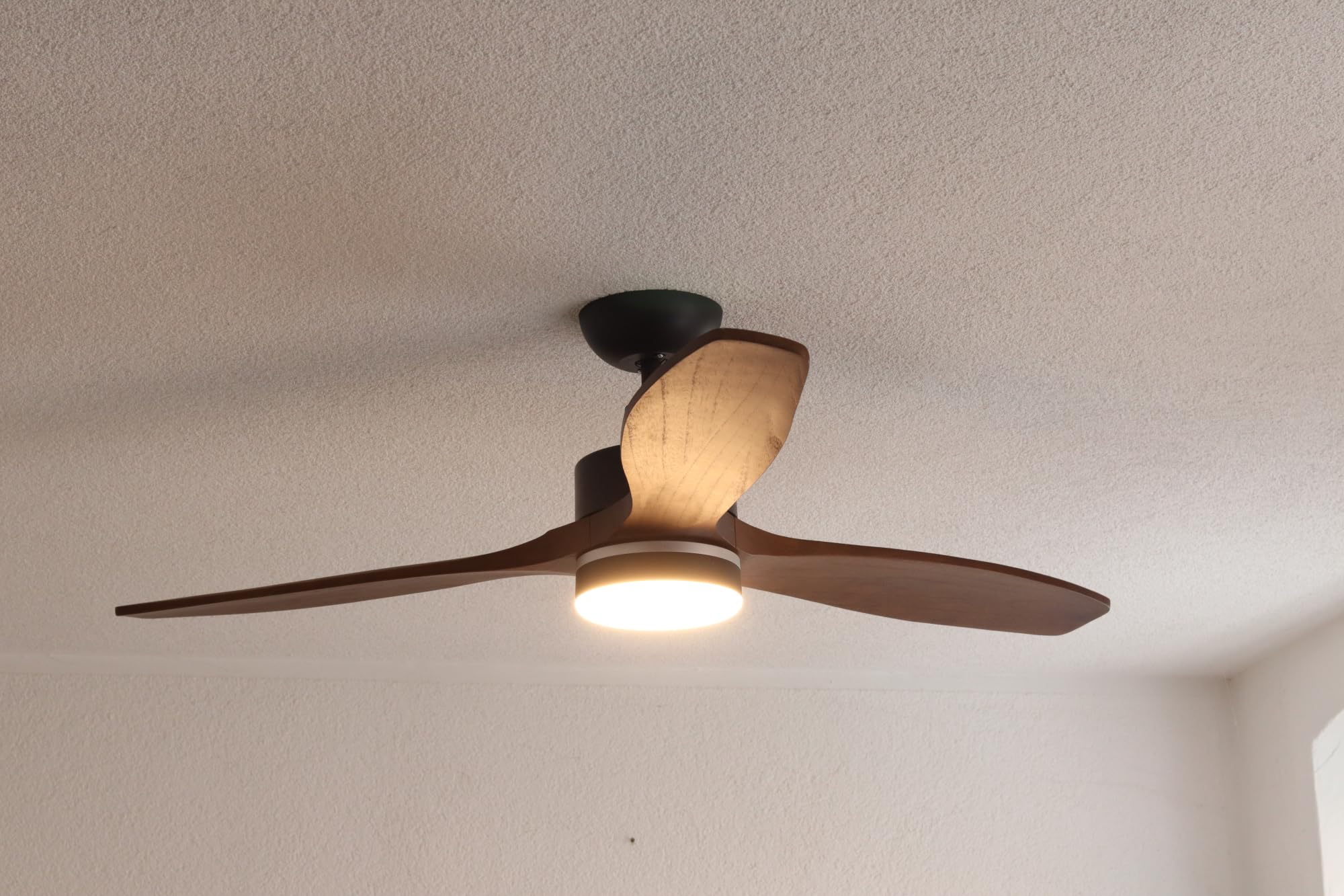 Pepeo Ventilateur de plafond à basse consommation Notos 132 cm avec éclairage LED et télécommande