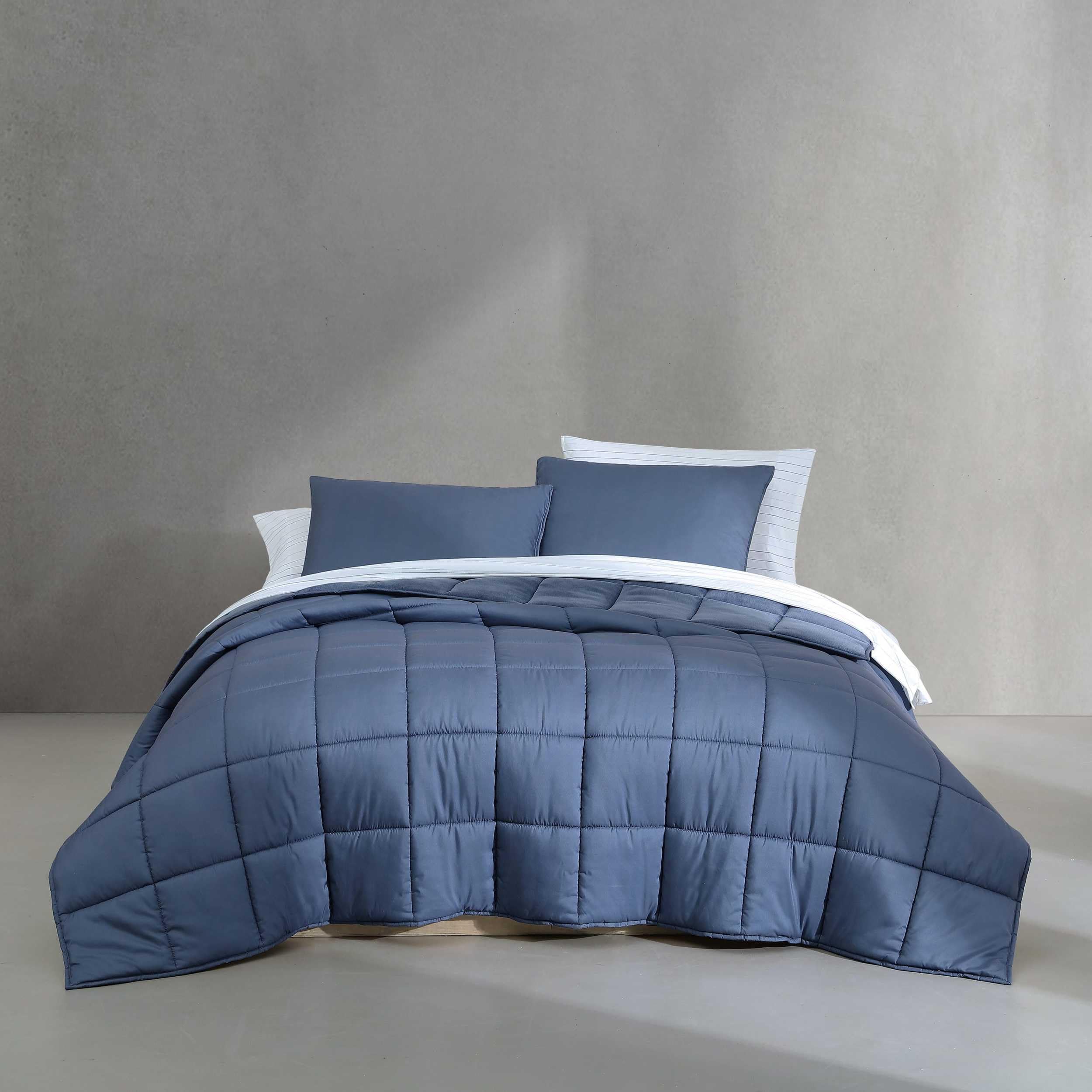 Parure de lit réversible Calvin Klein anti-irritation Oeko-Tex bleue