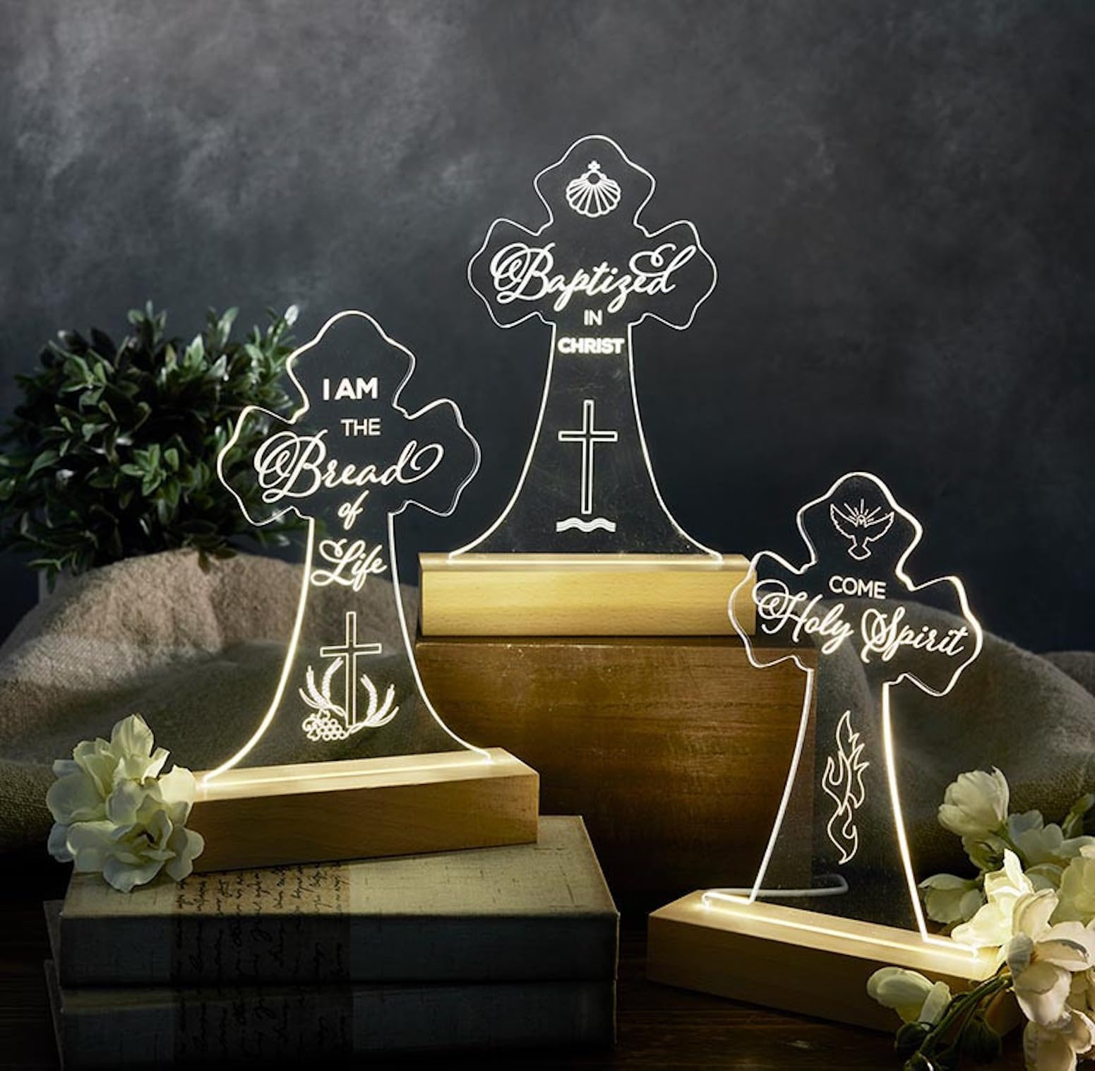 Christian Brands - Cruz católica iluminada – Luz LED acrílica en forma de cruz con base de madera y cable USB, 6 x 8.75 pulgadas, primera comunión