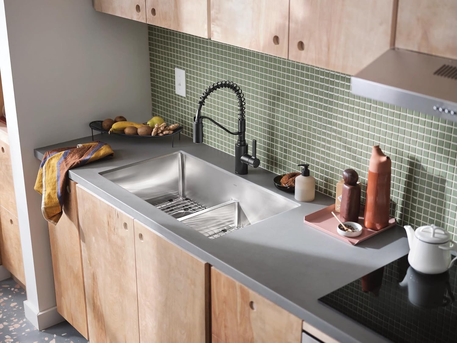 Moen Genta LX Matte Black Spring Faucet with Power Boost, Modern Kitchen Faucet with One-Handle, Pre-Rinse, Easy Installation and 5926BL