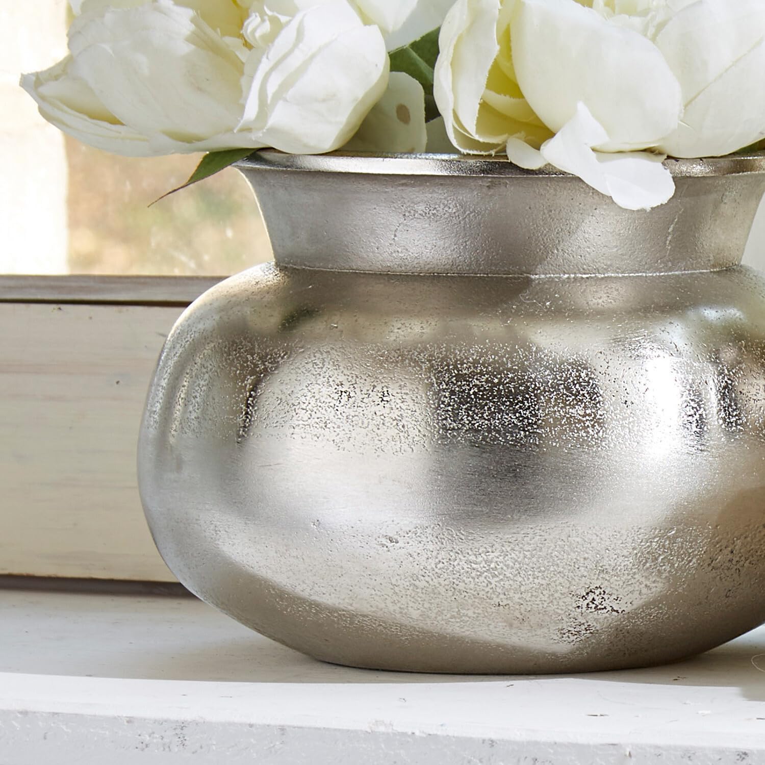 Loberon Vase 2er Set Clément, Zwei Größen, reizvolle Haptik der Oberfläche, Antik-Finish, Blumenvase, Wohn-Accessoire, Wohndekoration, Aluminium, antiksilber | Zwei Größen, reizvolle Haptik der Oberfläche, Antik-Finish, Blumenvase, Wohn-Accessoire, Wohnde