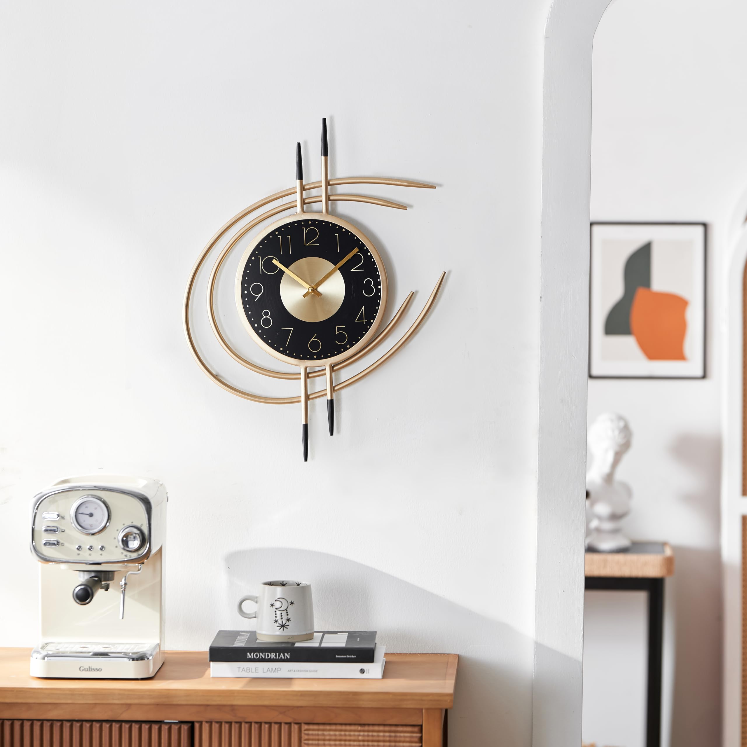 K&L Wall Art 54cm große goldene Wanduhr für Wohnzimmer Uhr ohne Tickgeräusche Metalluhr Schwarz Gold Wanduhren Goldoptik