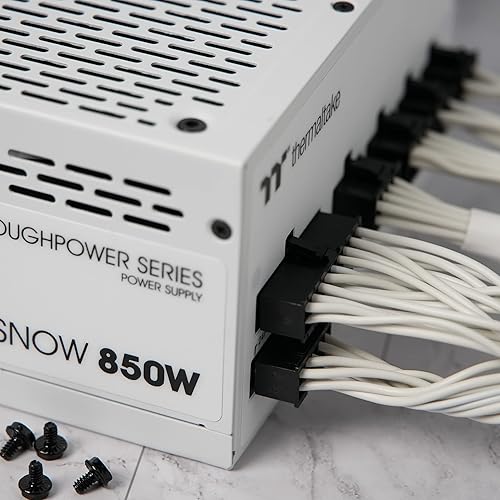 Vista 37 de Thermaltake Toughpower GF3 Snow Edition 1200W 80+ Gold Full Modular SLI/Crossfire Ready ATX 3.0 Fuente de alimentación PCIe Gen.5 600W 12VHPWR Nieve
