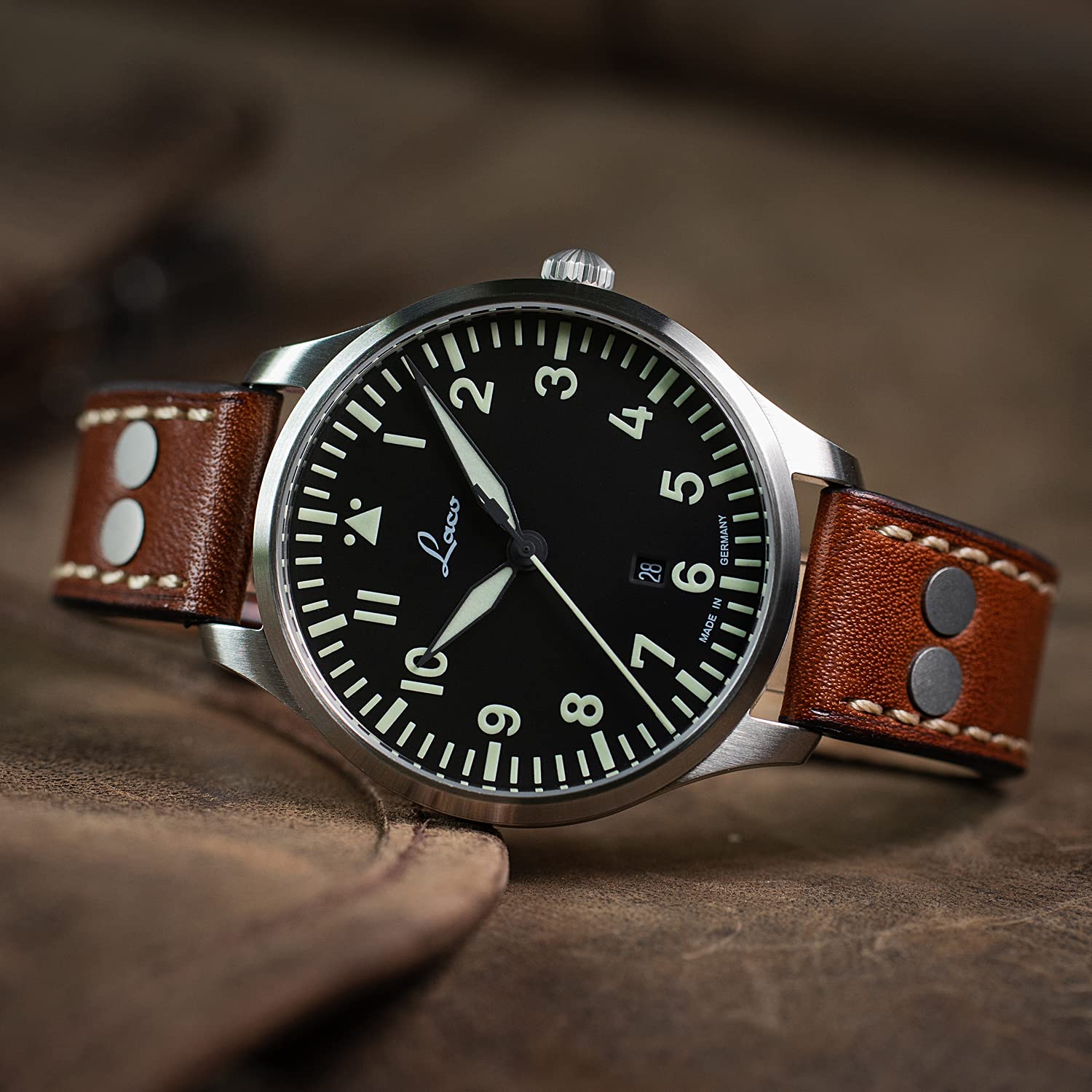 Laco Fliegeruhr Genf.2.D 40 Made in Germany – 40 mm Ø hochwertige Quarzuhr mit Datumsanzeige – Baumuster A – Einzigartige Qualität. Herausragende Verarbeitung – Wasserdicht