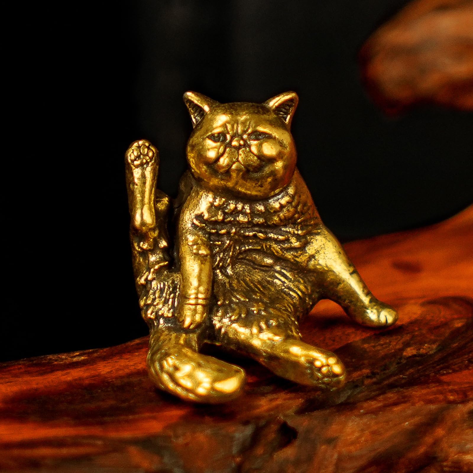 CHOVY 100% Solid Brass Cat Figurine - Handcrafted Vintage Shy Cat Statue, Heavy Duty Desk Ornament, Cute Home Decor for Living Room & Office, Unique Gift for Animal Lovers & Collectors