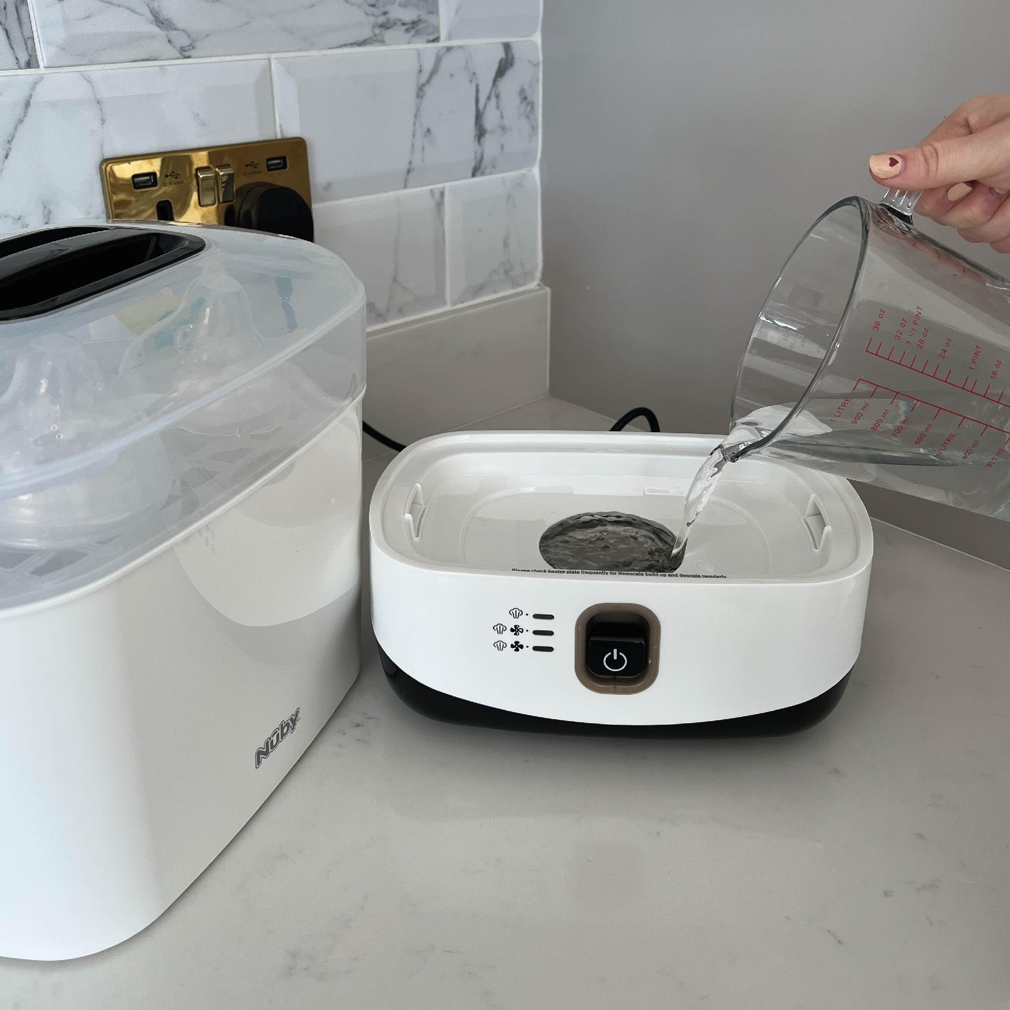 Nuby Stérilisateur et Sèche-biberon, stérilisateur électrique à vapeur blanc, tue 99,9% des germes