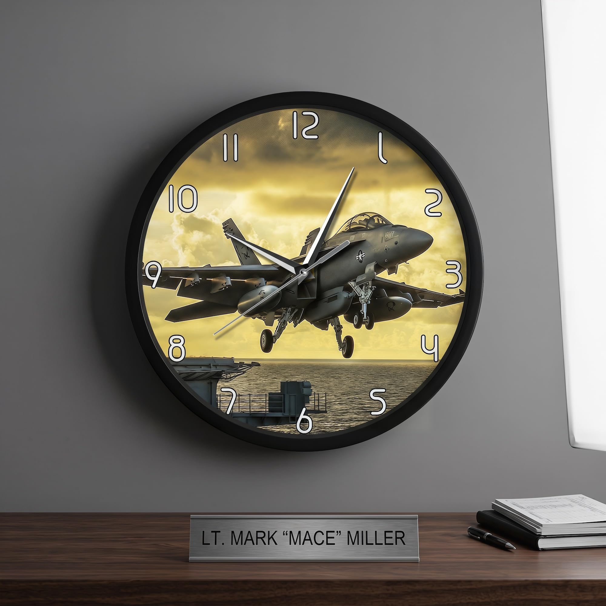 Reloj de pared con marco de metal impreso de avión de salida, silencioso sin tictac, funciona con pilas, avión, aeropuerto, marco de aluminio negro, regalo para piloto, aviador, dormitorio