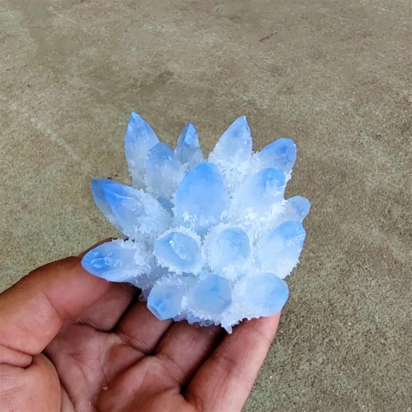 KJEBVHIRS White Crystal Cluster Raw Stone Ornaments Demagnetizer Stone Blue Crystal Cluster Home Ornament Ornaments (Size : 800g)