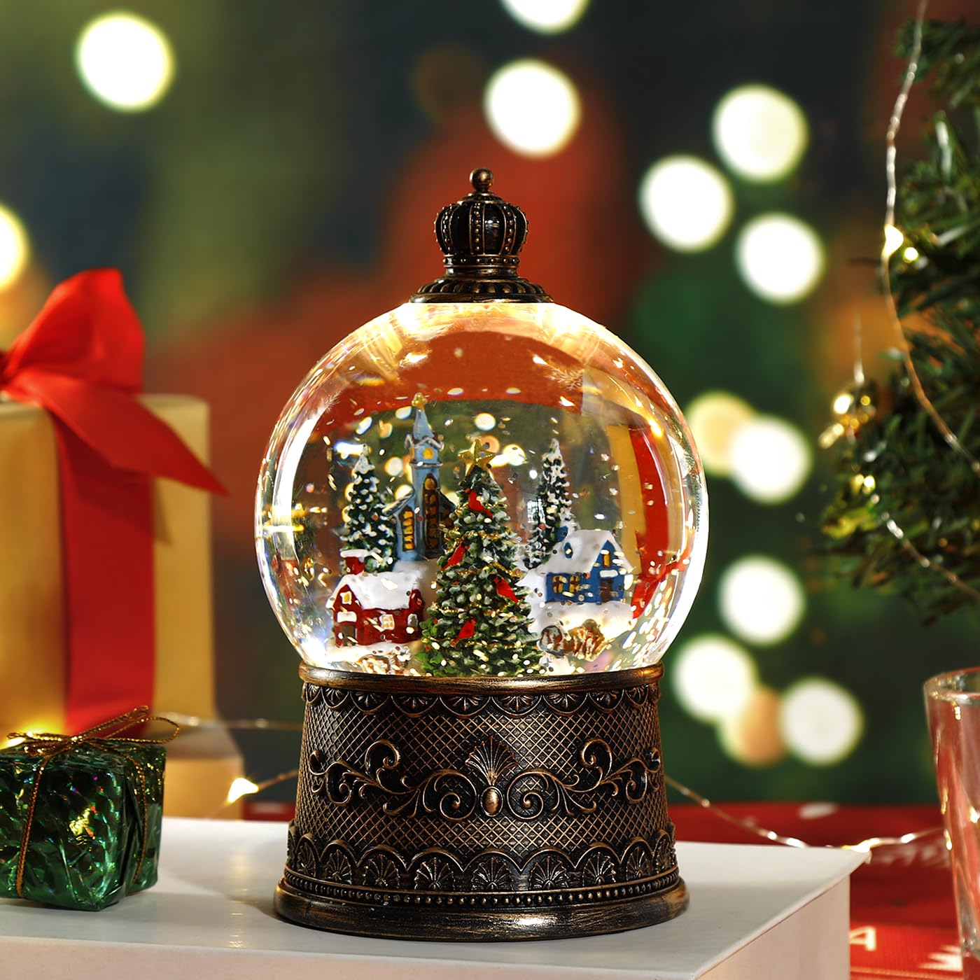 Boule à neige de Noël de 100 mm avec musique et fontaine Lanterne de Noël Décorations Village enneigé avec grand sapin de Noël Double mode d'alimentation : USB et piles