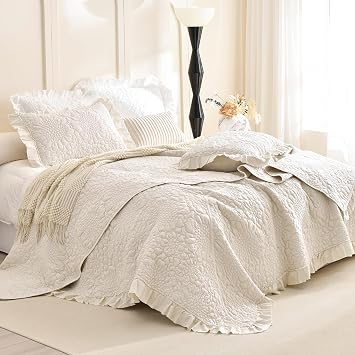 Masaca Oversized King Quilt118"x106",3 Pieces Wheat Ruffled California King Bedspread Lightweight Crinkled Farmhouse Shabby Boho Chic Reversible Stone-Washed Microfiber Bedding Set Extra Soft