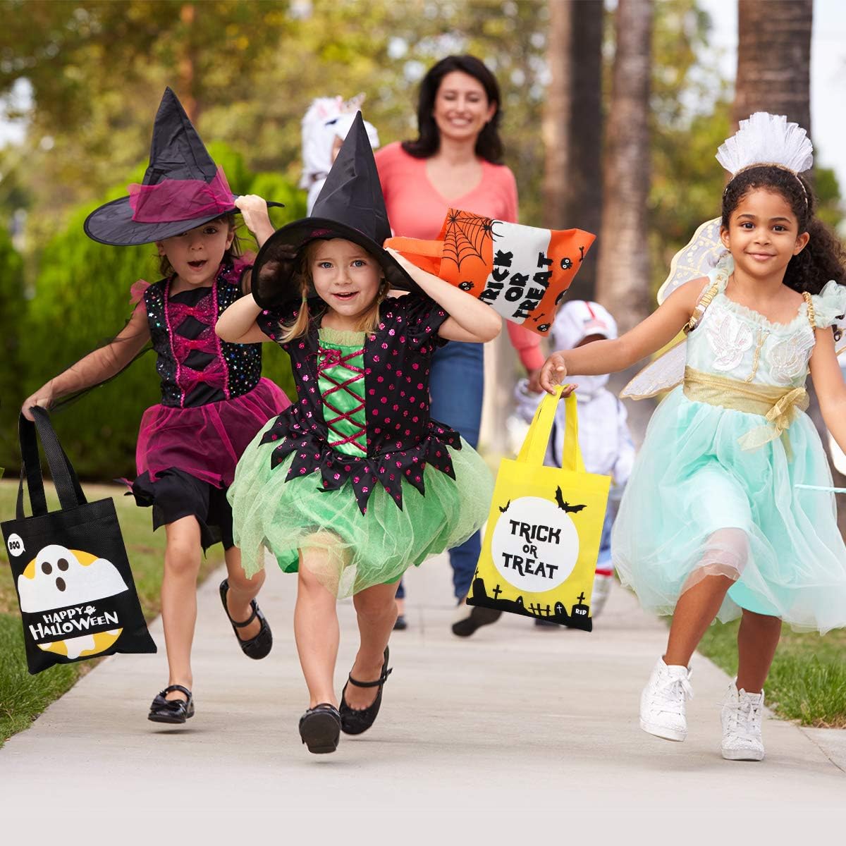 BESTonZON 20PCS Halloween Tote Bags, Halloween Treat Bags, Trick or Treat Bags for Kids, Halloween Goodie Bags, Halloween Basket Party Goodie Candy Bags with Handle Favor Bags for Halloween