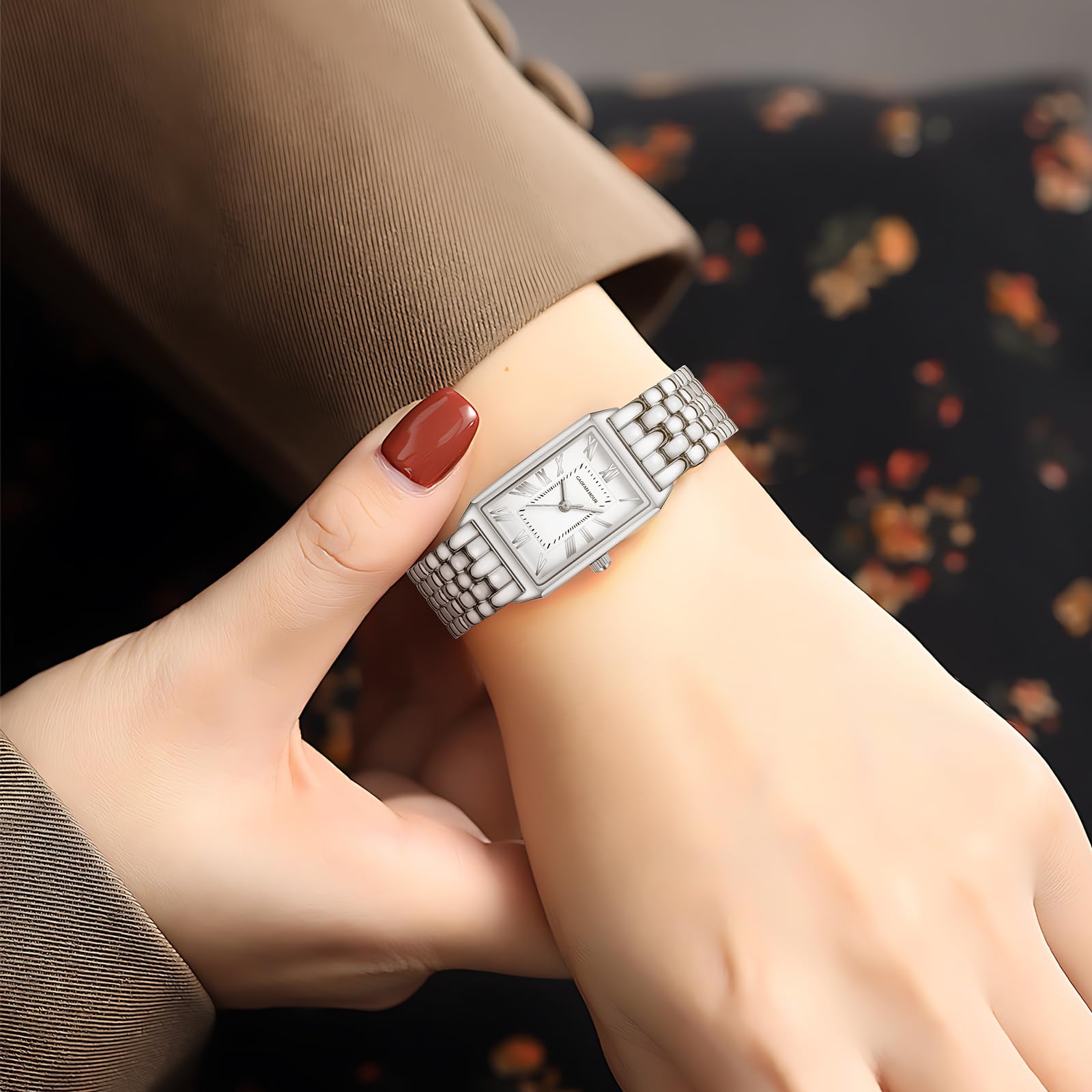 Orologio da donna dorato con cassa rettangolare vintage, quadrante romano bianco, cinturino in acciaio inossidabile, strumento di regolazione incluso, resistente all'acqua