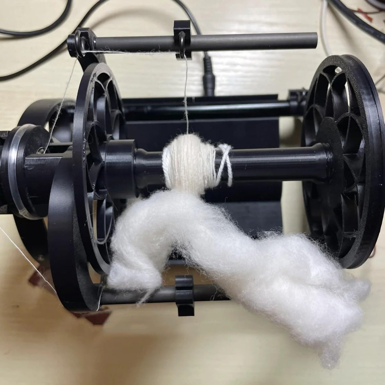 Electric Spinning Wheel, Electric Fiber Spinner, 800rpm Maximum Speed,Can Forward and Reverse Switching,for Yarn Weaving, Blending Roving