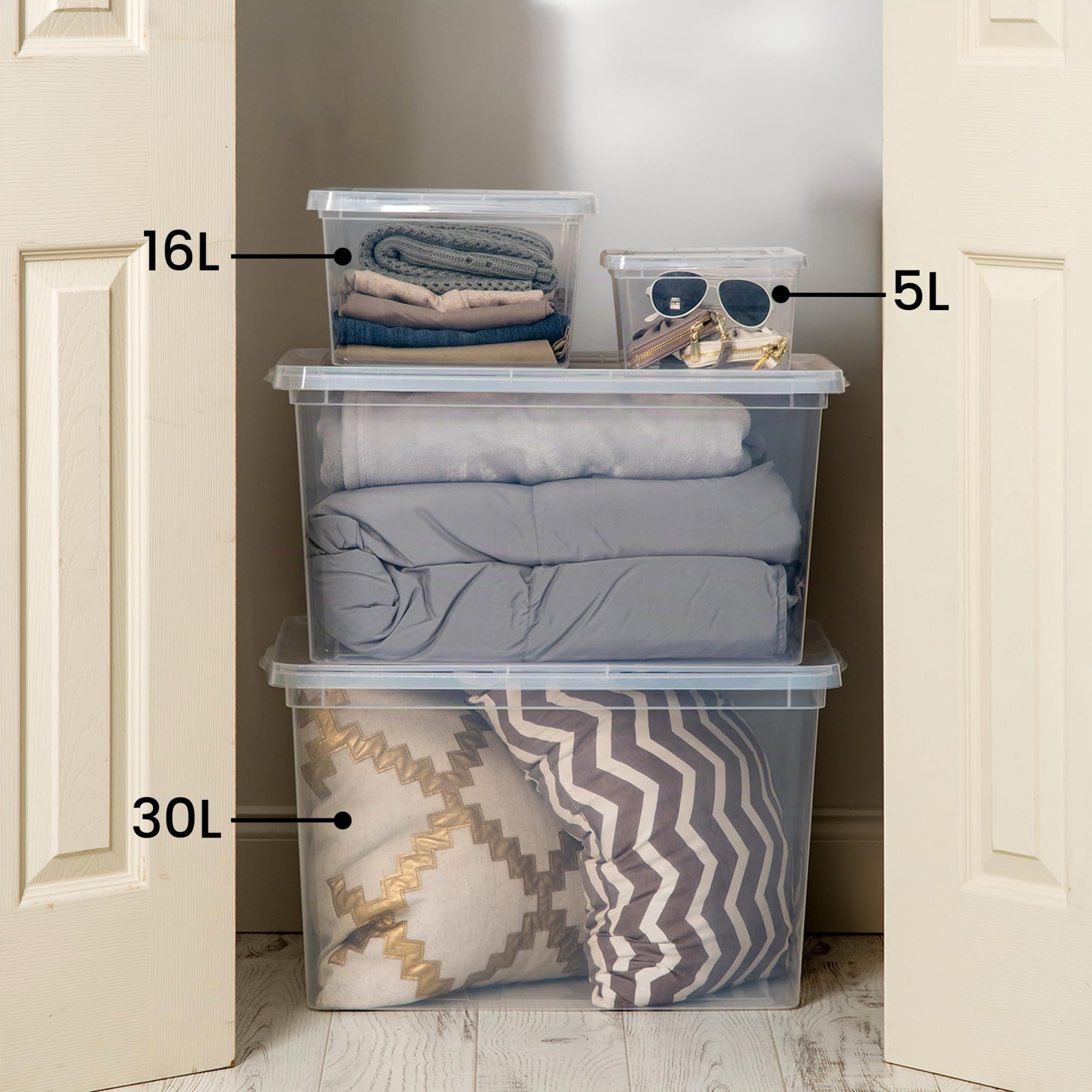 Iris Ohyama, Caja de Almacenamiento de Plástico Multiusos, 30L, Juego de 4, Transparente, Cierre Fácil, Apilable, para Dormitorio, Cocina, Oficina, Baño, Ropa, Juguetes, Sin BPA, CNL-30E