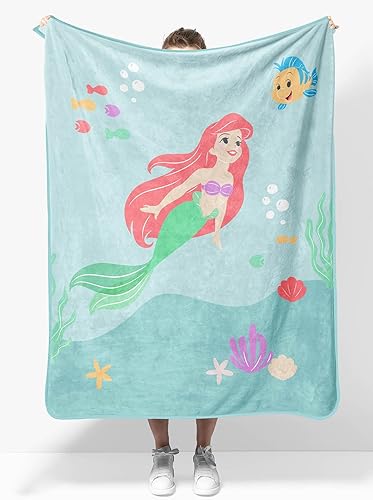 Disney - Manta de viaje de felpa con diseño de La Sirenita, mide 40 x 50 pulgadas, accesorios de viaje de princesa súper suaves y acogedores con