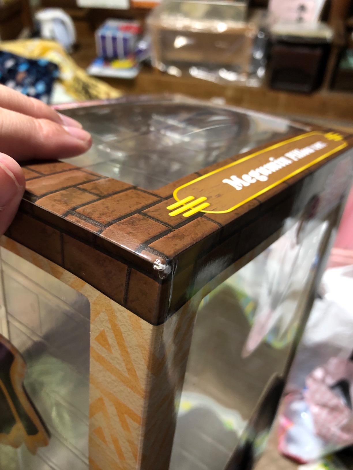 新品で箱が綺麗なのを買うのは