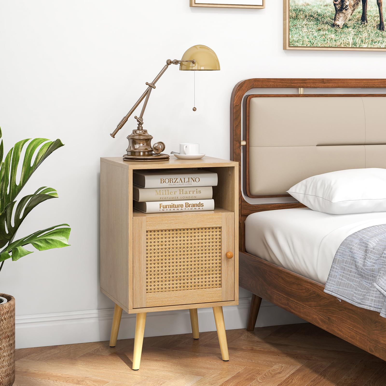 RELAX4LIFE Mesita de noche con armario de puerta y estante abierto, mesita de noche con superficie de ratán y patas de madera, mesa auxiliar para salón, dormitorio, color natural