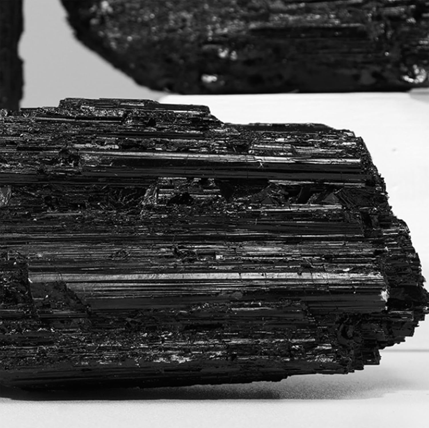 Black Tourmaline Crystal Raw Stones Rough Crystal Rock Gemstone for Tumbling, Polishing, Home Decoration,Garden Decor,Gift,100g