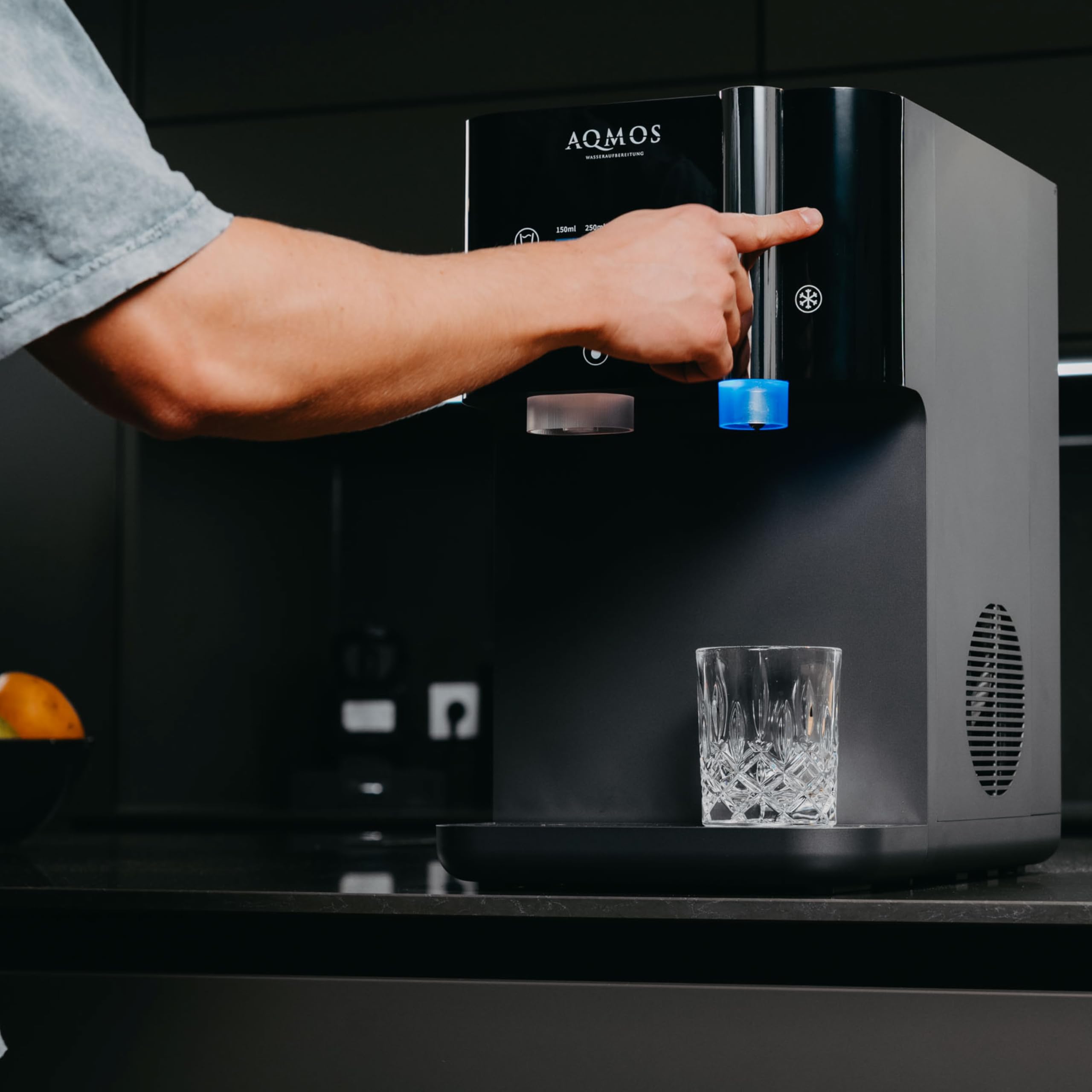 Dispensador de Agua Aqmos Drinking Negro – Sistema Premium Todo en uno con Agua con Gas y sin Gas, Caliente y fría (5–95 °C), ósmosis inversa integrada, Control táctil, para Cocina y Oficina