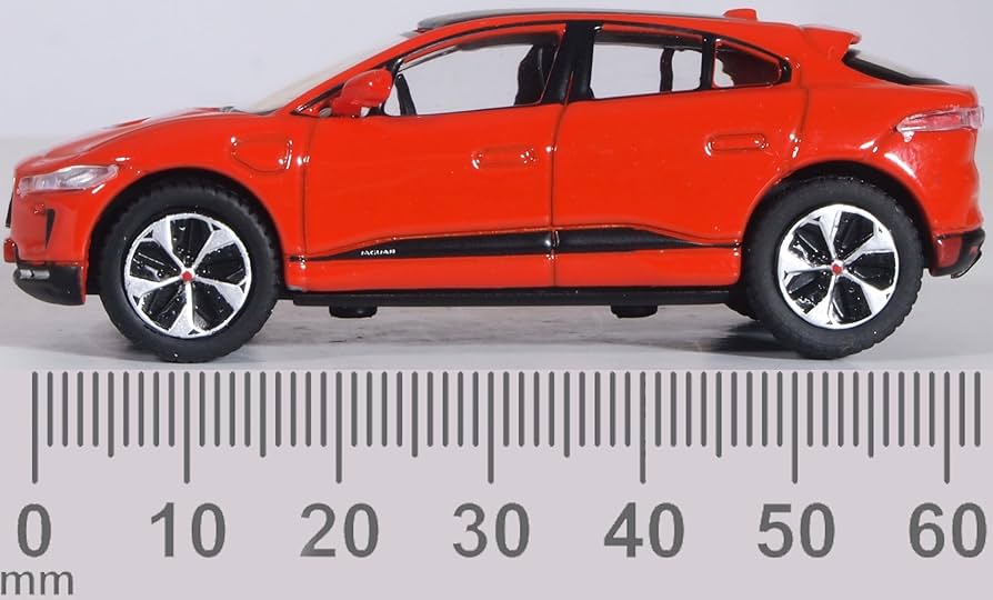 JAGUAR I-PACE 1/43スケールモデル All-Electric Jaguar I-PACE 1:43 Scale | Jaguar Lifestyle