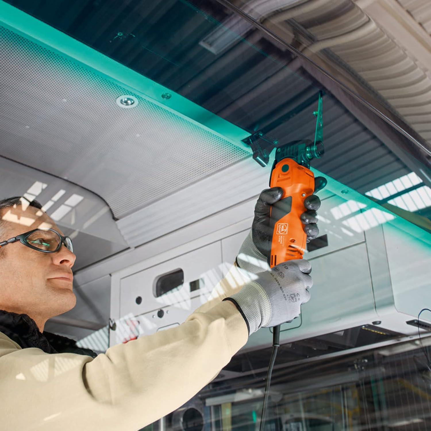 Fein MULTIMASTER MM 700 1.7 Q Bus & Truck (Multitool with 5 m Cable, 450 W, Multifunctional Tool for Car/Commercial Vehicles, Includes Cutting Blade, Protective Cover, with Plastic Case) 72297063000