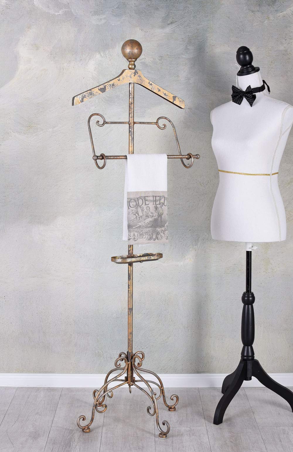 PALAZZO INT HERRENDIENER „MR. BUTLER“ – Stummer Diener aus Eisen im Antik-Look Landhausstil Kleiderständer mit Bügel, Hosenstange & Ablage Vintage Kleiderbutler Höhe 150 cm Breite 45 cm Tiefe 48 cm