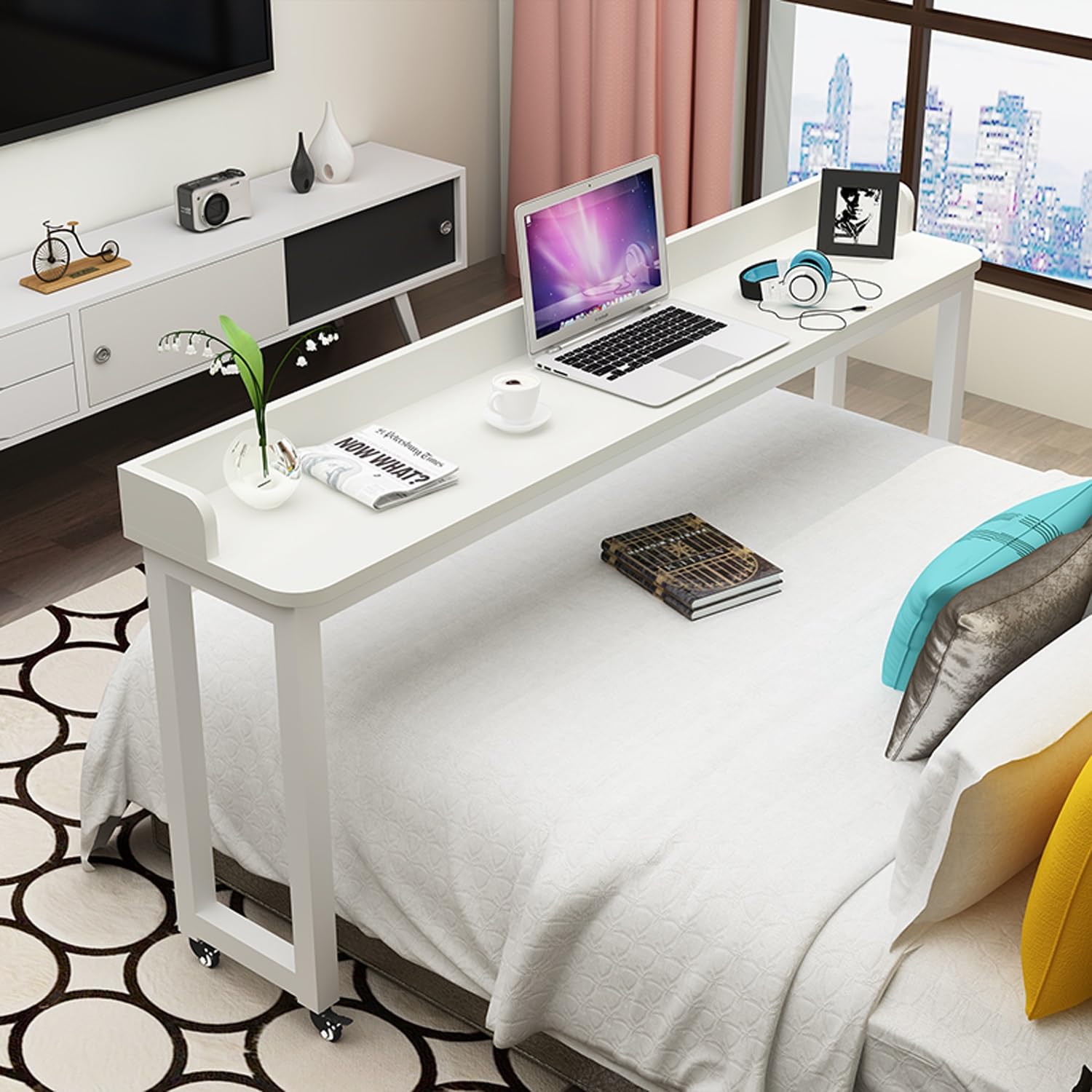 Bureau mobile moderne blanc au design épuré pour sublimer votre chambre
