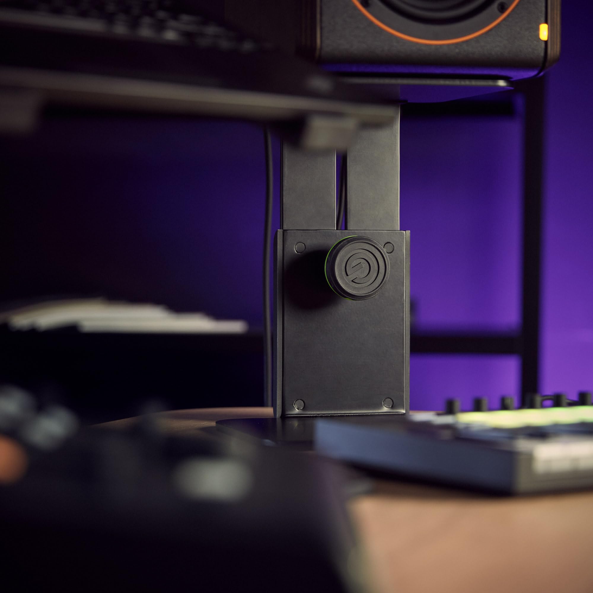 Gravity SP 3102 C B - Supporto da tavolo per monitor da studio compatto, nero