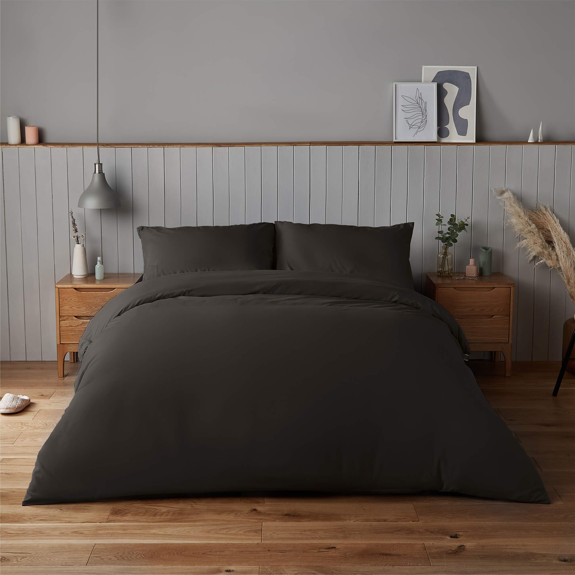 Silentnight Supersoft Duvet Set - Cosy & Comfortable Delicate Touch - Luxurious Easy Care Microfibre with Button Fastening - Stylish & Modern Duvet Quilt Cover + Pillowcase Bed Set, Black, Double — image 1