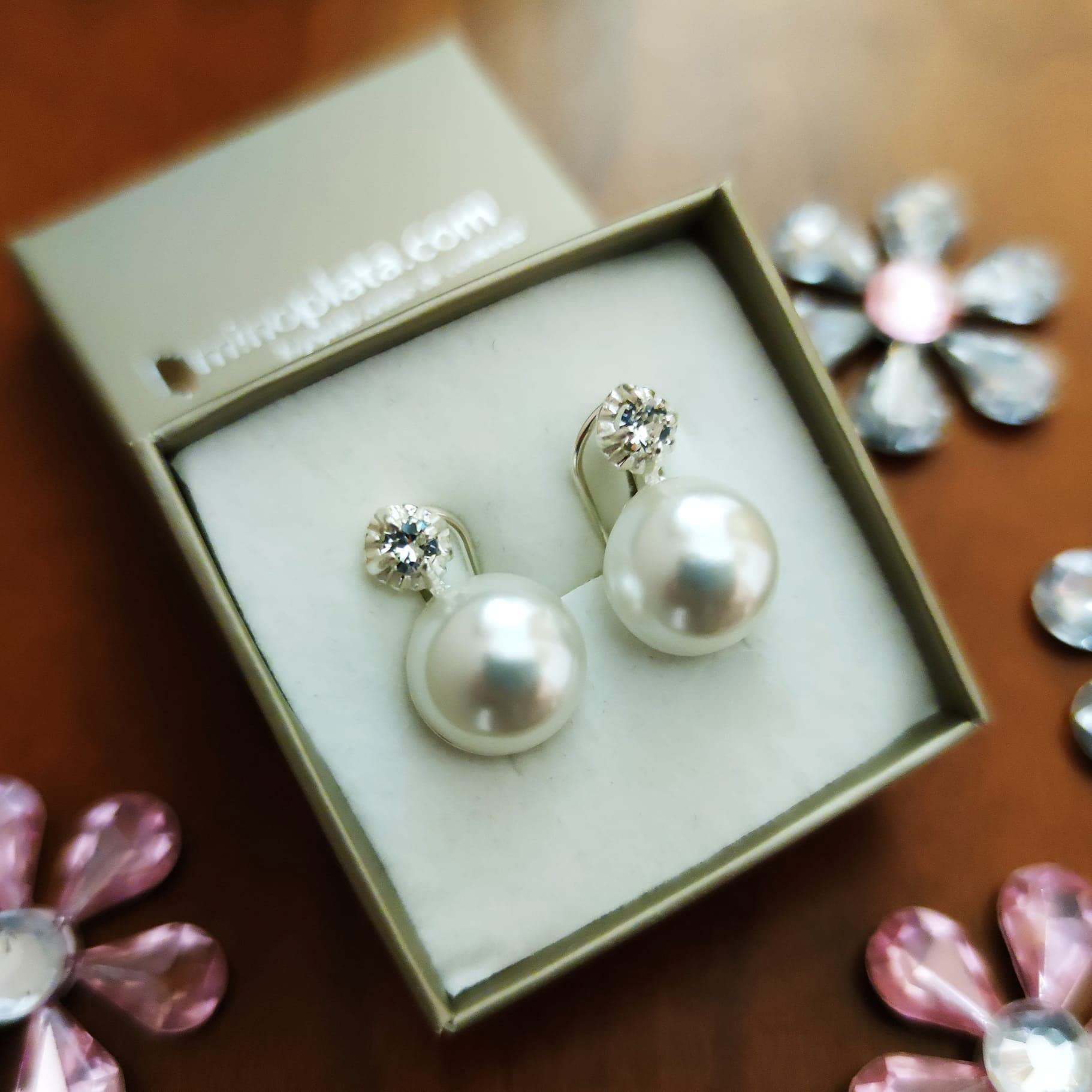 Pendientes Plata Japonesa Perla Blanca 12 Mm. con Cierre Omega Ideales para Mujeres Que adoran Las Joyas clásicas